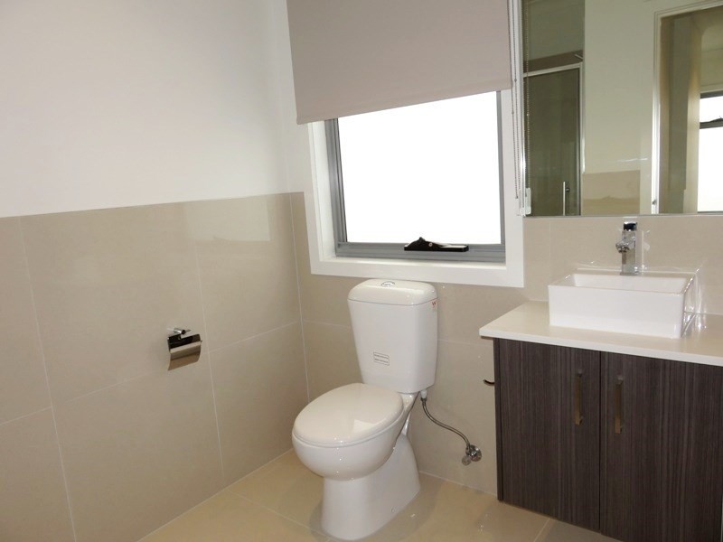 2/13 Charles Street, Thomastown VIC 3074