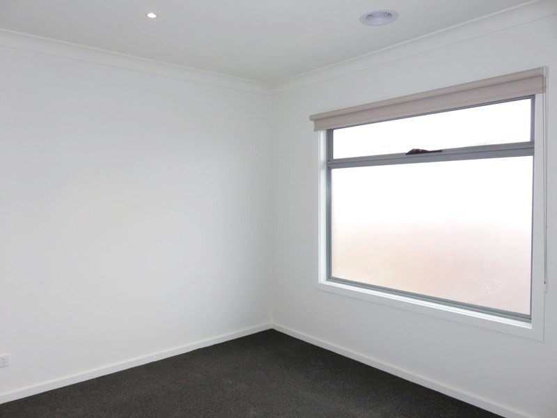 2/13 Charles Street, Thomastown VIC 3074