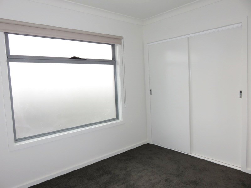 2/13 Charles Street, Thomastown VIC 3074