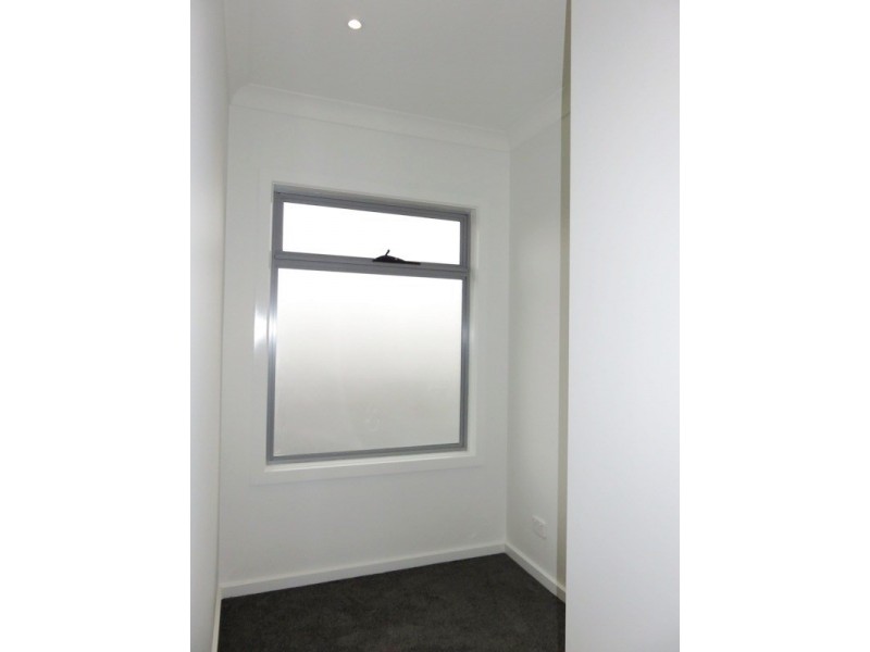2/13 Charles Street, Thomastown VIC 3074