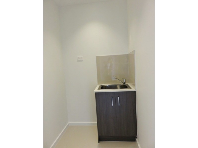 2/13 Charles Street, Thomastown VIC 3074