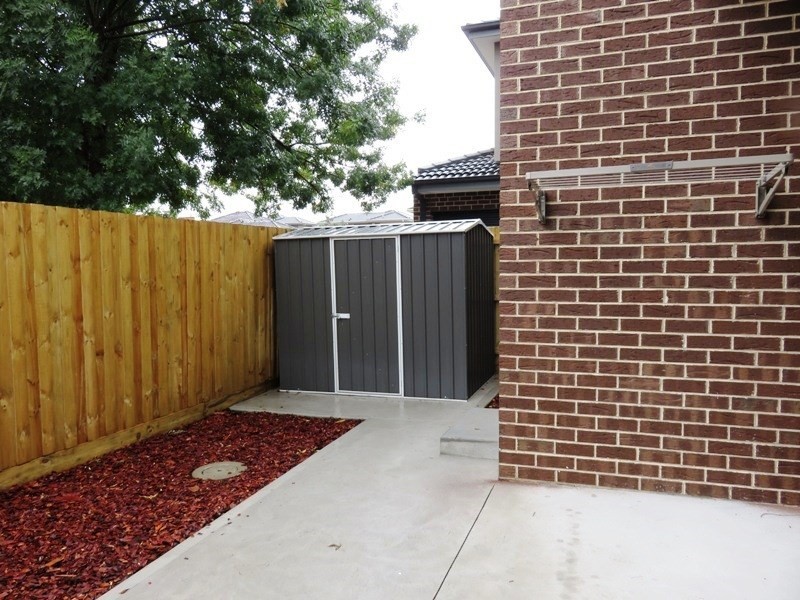 2/13 Charles Street, Thomastown VIC 3074