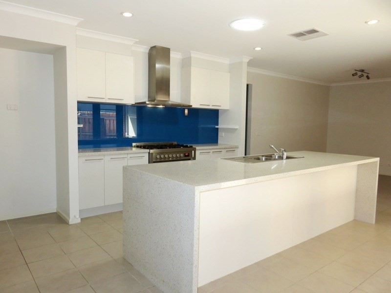 27 Keane Crescent, Lalor VIC 3075