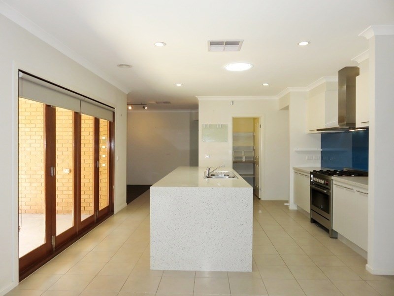 27 Keane Crescent, Lalor VIC 3075