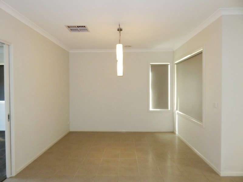 27 Keane Crescent, Lalor VIC 3075