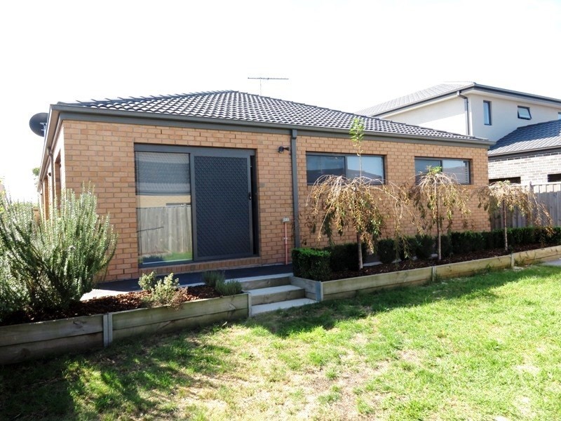 27 Keane Crescent, Lalor VIC 3075