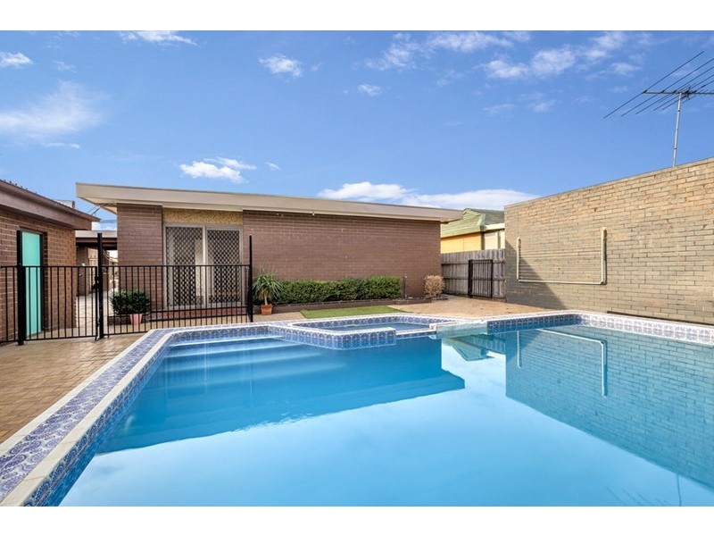 11 Gladstone Street, Thomastown VIC 3074