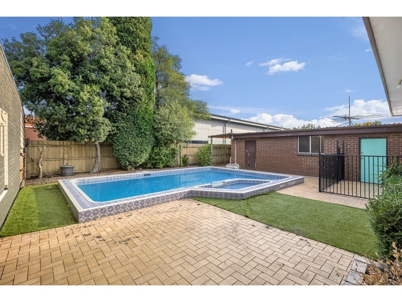 11 Gladstone Street, Thomastown VIC 3074