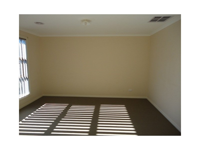 10 Friabird Road, South Morang VIC 3752