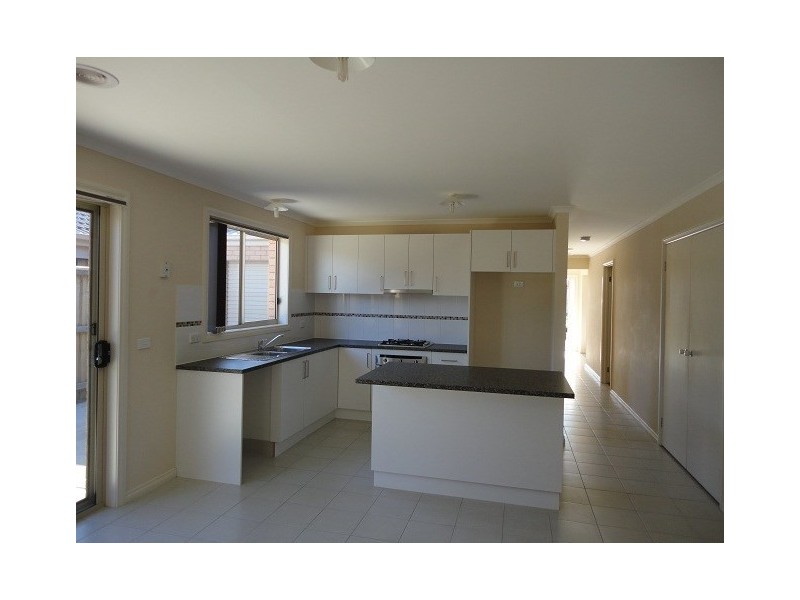 10 Friabird Road, South Morang VIC 3752