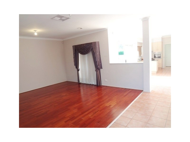 10 Lovely Way, South Morang VIC 3752