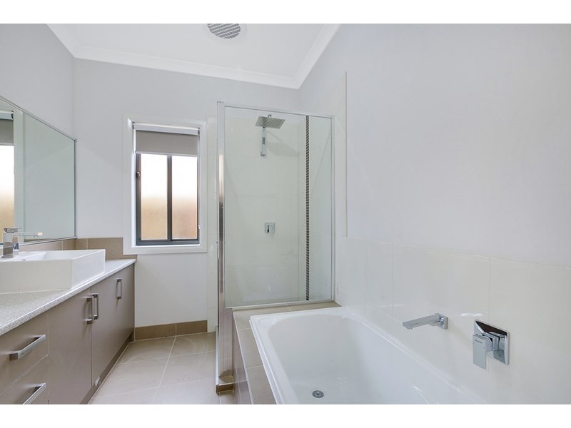 35 Hidcote Terrace, Epping VIC 3076