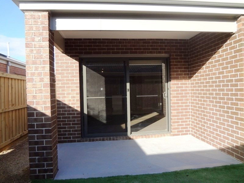 8 Rotino Crescent, Lalor VIC 3075