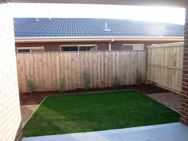 8 Rotino Crescent, Lalor VIC 3075