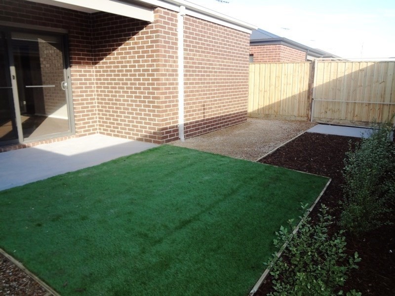 8 Rotino Crescent, Lalor VIC 3075