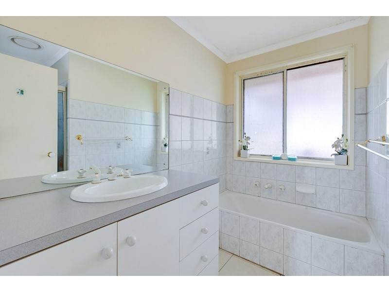 4 Kingston Close, Thomastown VIC 3074