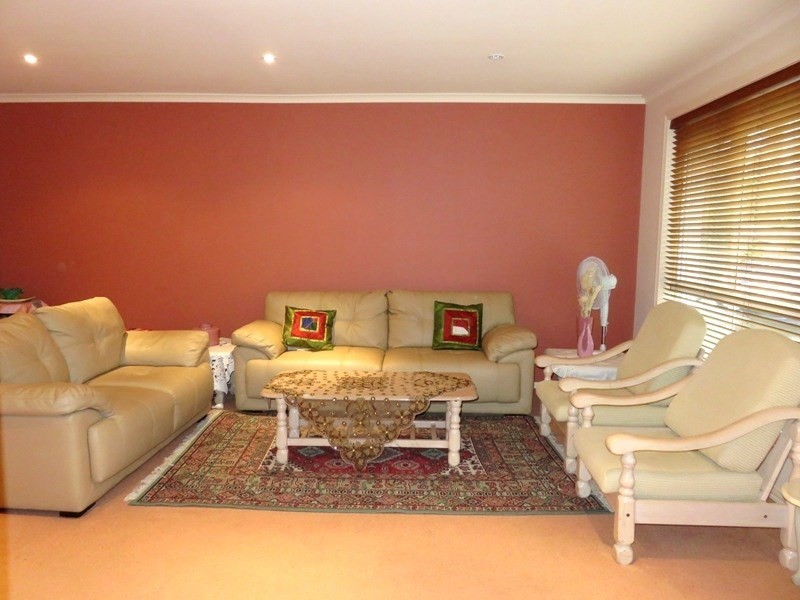 4 Kenthurst Court, Mill Park VIC 3082