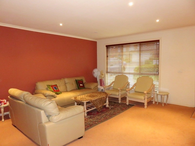 4 Kenthurst Court, Mill Park VIC 3082