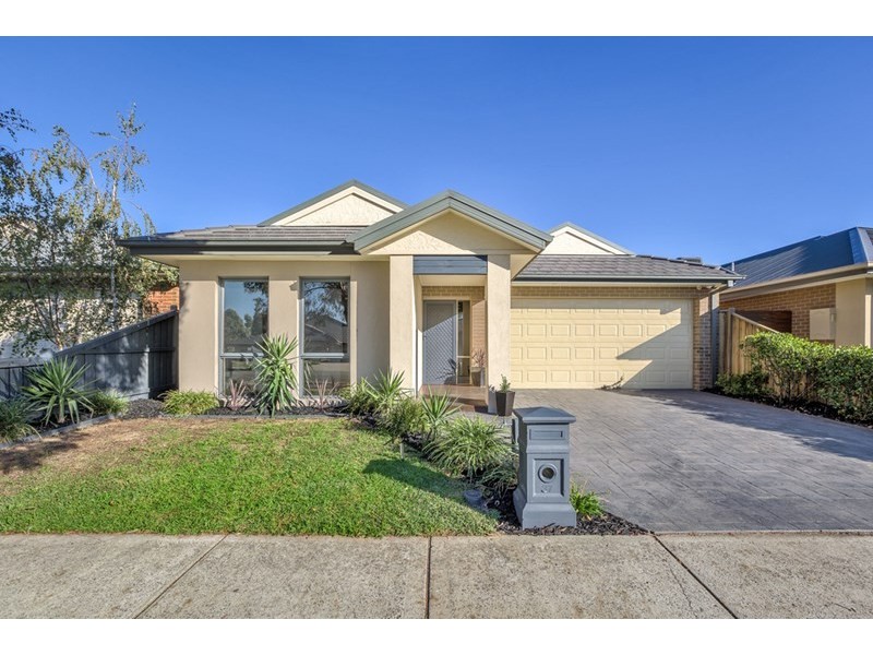 37 Lakeland Drive, Doreen VIC 3754