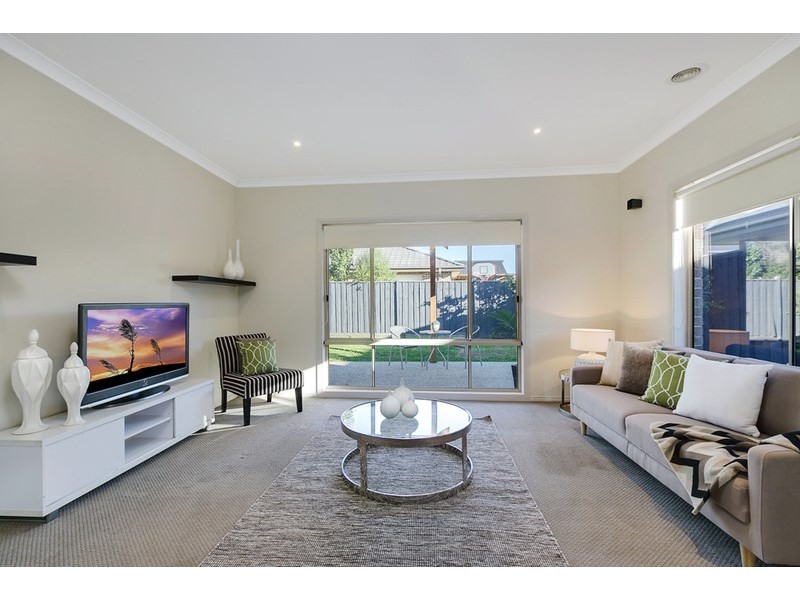 37 Lakeland Drive, Doreen VIC 3754