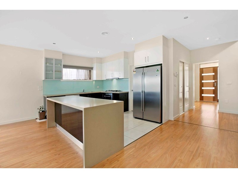 10 Saint Nikola Terrace, Lalor VIC 3075