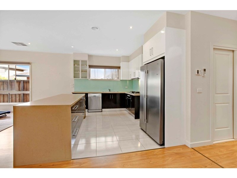10 Saint Nikola Terrace, Lalor VIC 3075