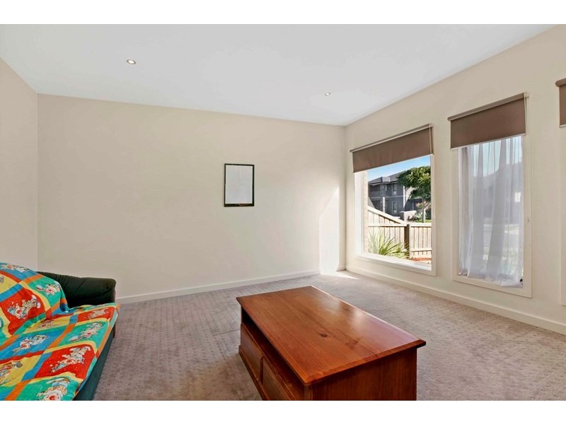 10 Saint Nikola Terrace, Lalor VIC 3075