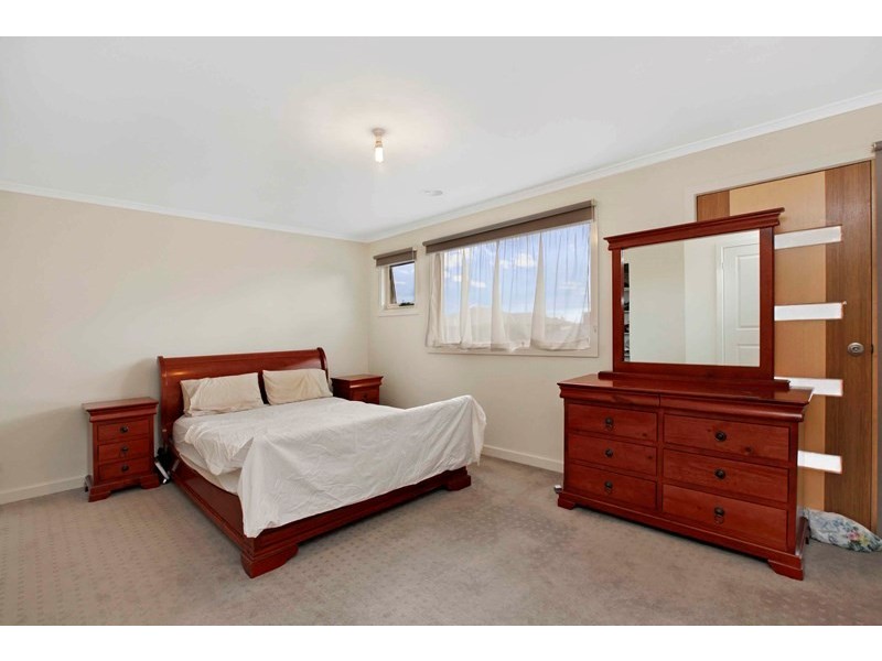 10 Saint Nikola Terrace, Lalor VIC 3075