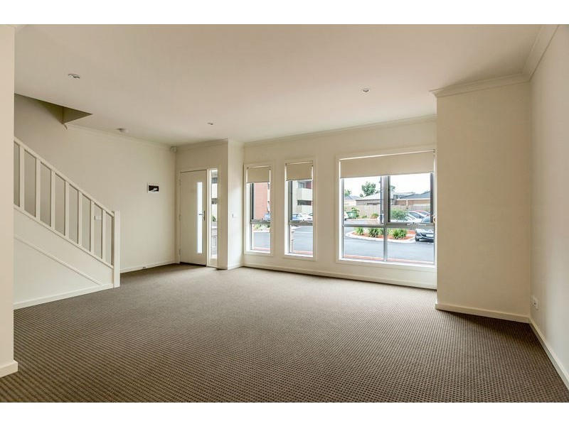 6 Lawn Walk, Mernda VIC 3754