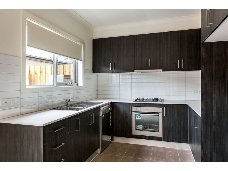 6 Lawn Walk, Mernda VIC 3754