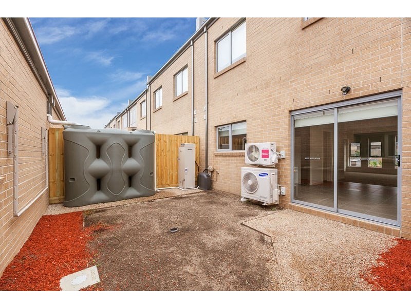 6 Lawn Walk, Mernda VIC 3754