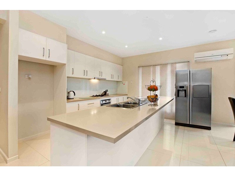 8 Saint Nikola Terrace, Lalor VIC 3075