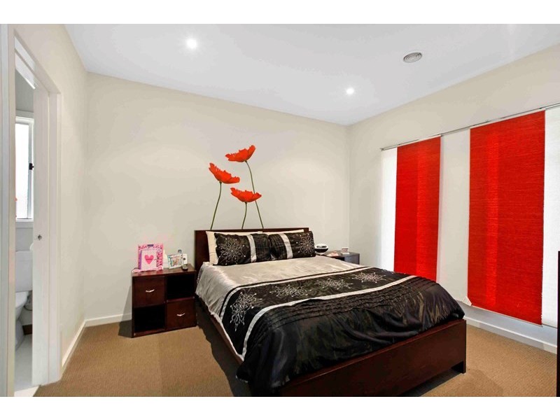 8 Saint Nikola Terrace, Lalor VIC 3075