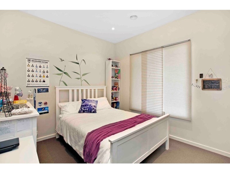 8 Saint Nikola Terrace, Lalor VIC 3075