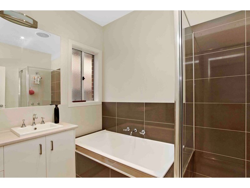 8 Saint Nikola Terrace, Lalor VIC 3075