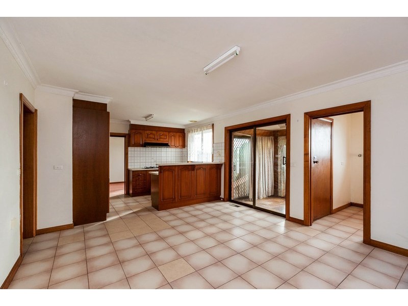 36 Robinvale Avenue, Thomastown VIC 3074