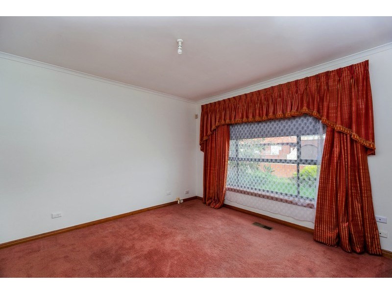 36 Robinvale Avenue, Thomastown VIC 3074