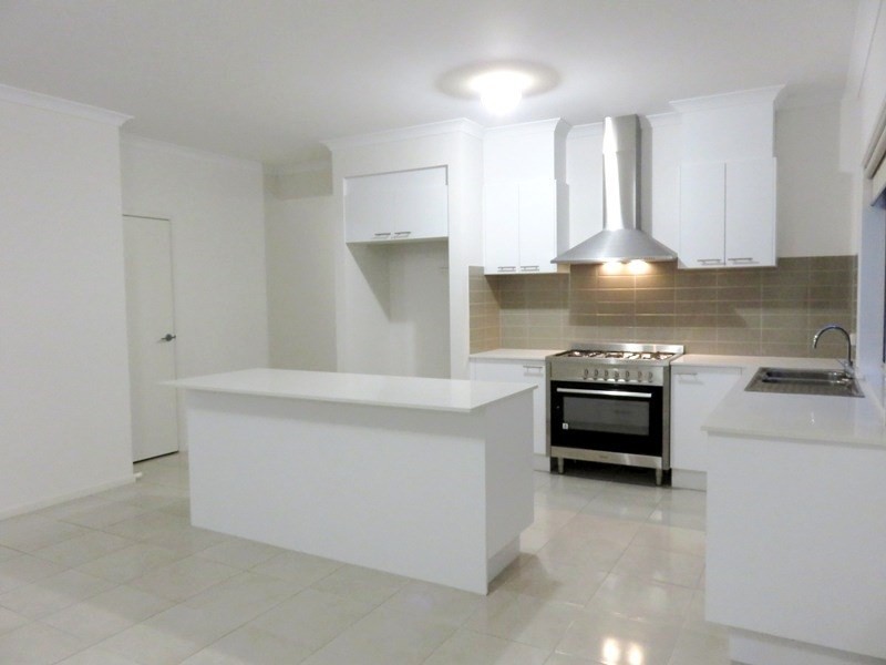 6 Cotchin Close, Wollert VIC 3750