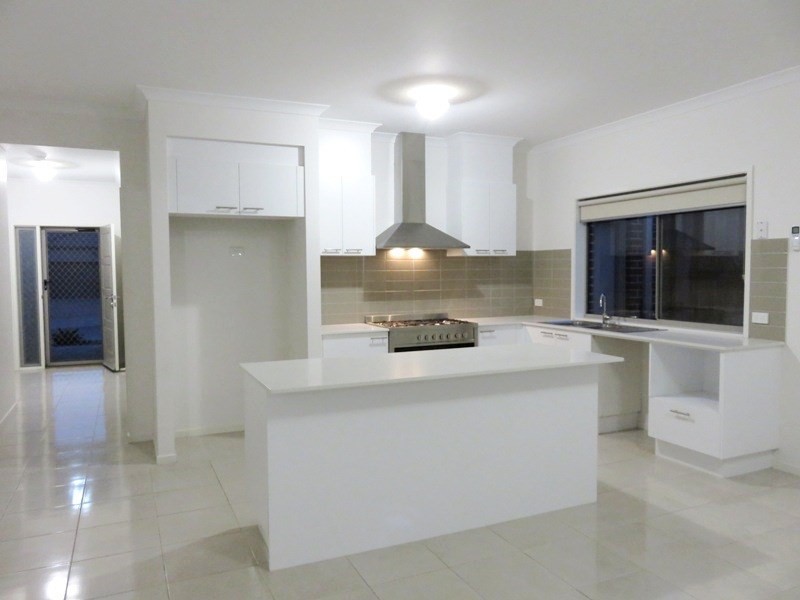 6 Cotchin Close, Wollert VIC 3750