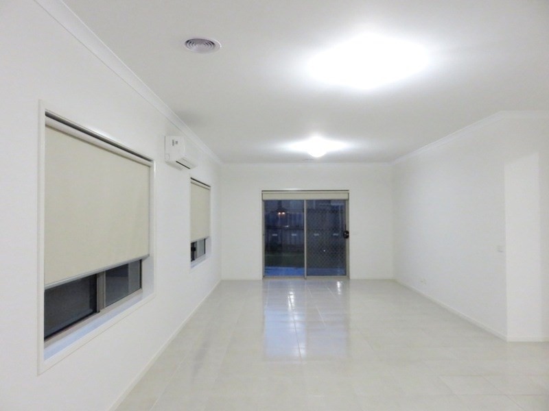6 Cotchin Close, Wollert VIC 3750