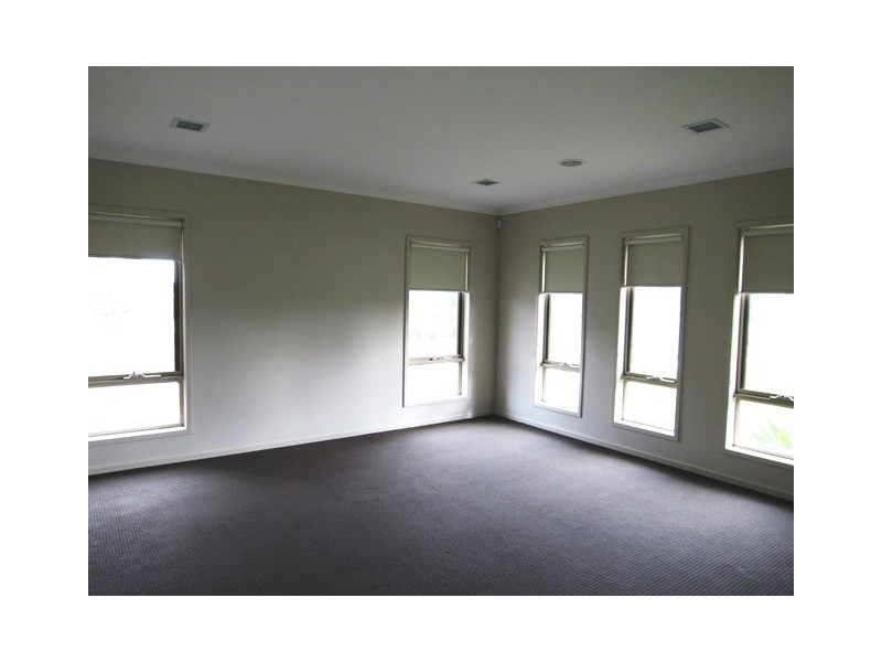 2 Loughton Avenue, Epping VIC 3076