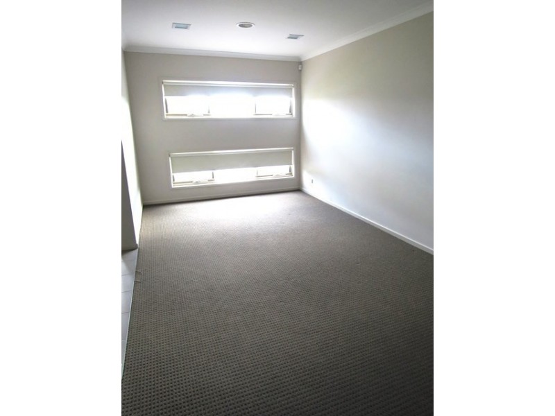 2 Loughton Avenue, Epping VIC 3076