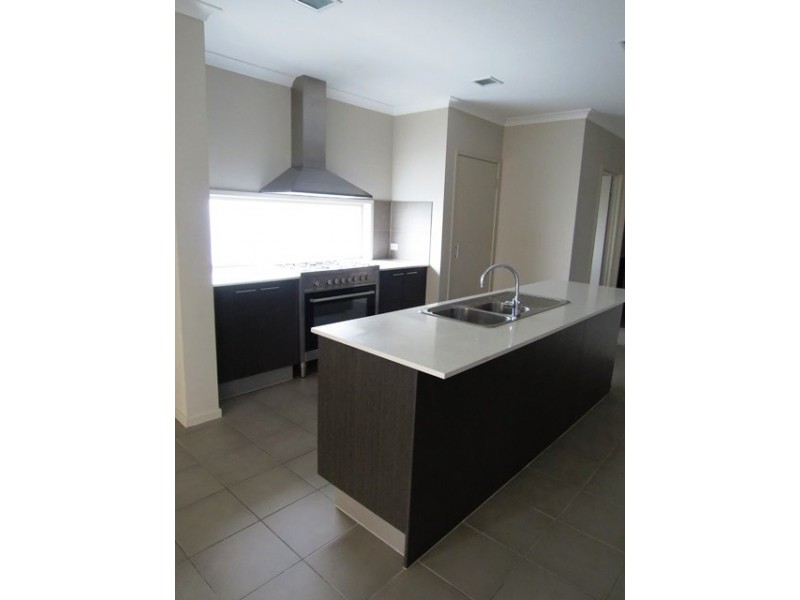 2 Loughton Avenue, Epping VIC 3076