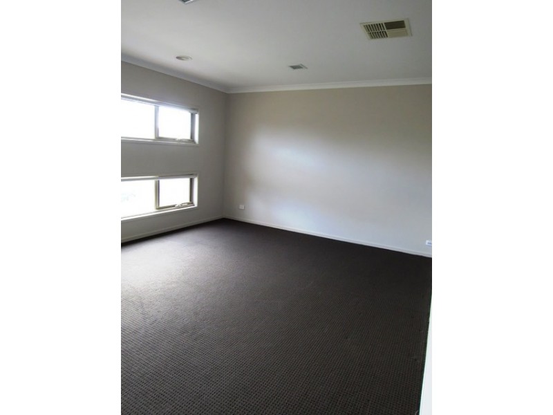 2 Loughton Avenue, Epping VIC 3076