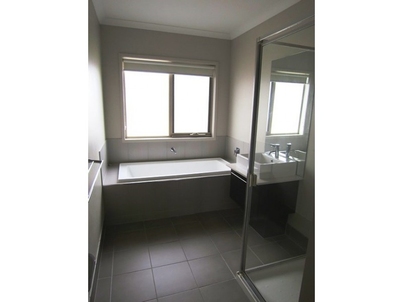 2 Loughton Avenue, Epping VIC 3076