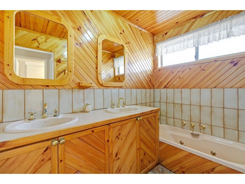 24 Peppercorn Parade, Epping VIC 3076