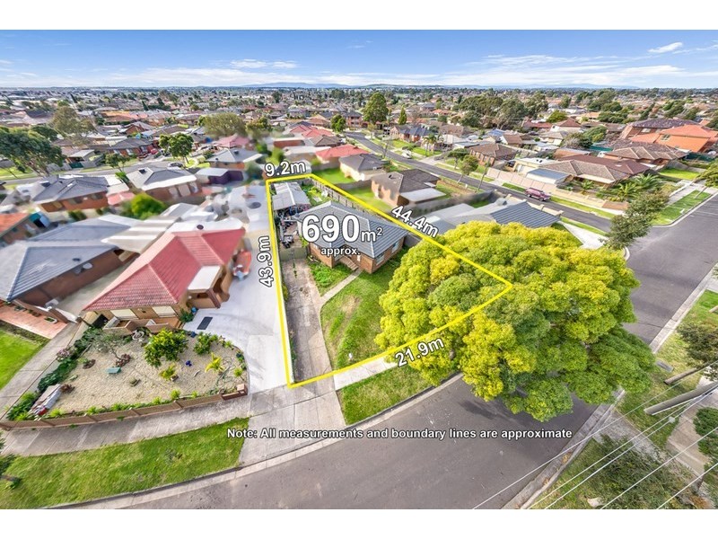 22 Wellington Crescent, Lalor VIC 3075