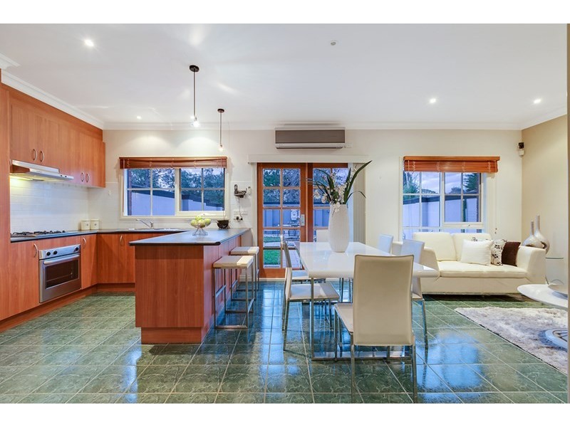 8 Sunbird Gardens, Epping VIC 3076