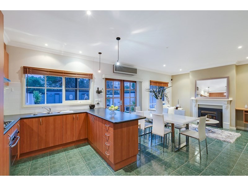 8 Sunbird Gardens, Epping VIC 3076