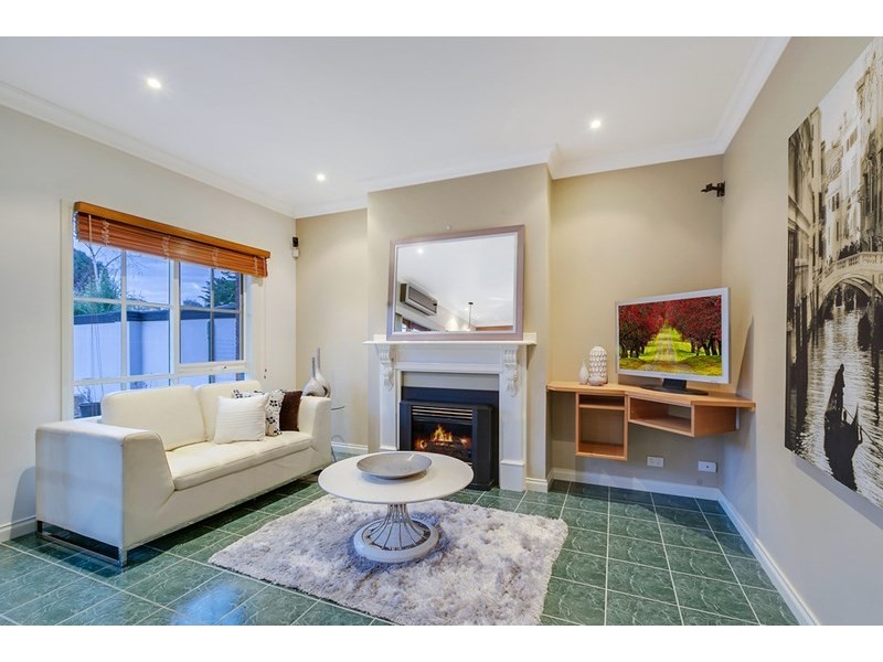 8 Sunbird Gardens, Epping VIC 3076